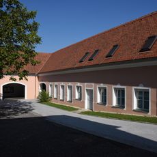 Kindergarten, Wirtschaftsgebäude