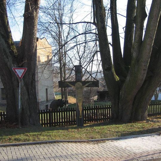 Boží muka ve středu Karlovic