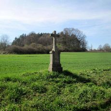 Kříž jižně od Čejkov u rybníka Dalovák