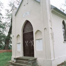 Kaplica grobowa Wesslów, z otoczeniem w granicach murowanego ogrodzenia