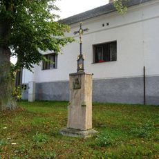 Kříž u kaple v Olešné