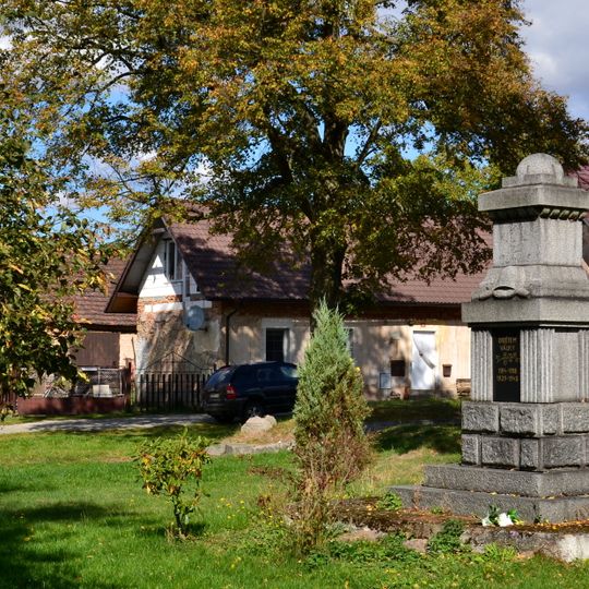 Pomník padlým ve Velké Chmelištné