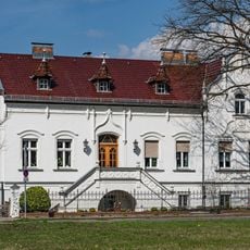 Hofanlage mit ehem. Bauerngarten : Wohnhaus mit Einfriedung Alt-Blankenburg 31/33