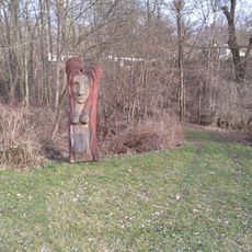 Socha ženy u hřiště ve Vidově