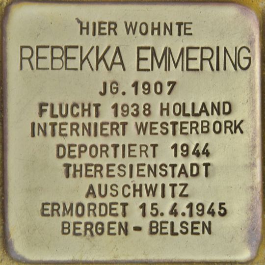 Stolperstein en memoria de Rebekka Emmering