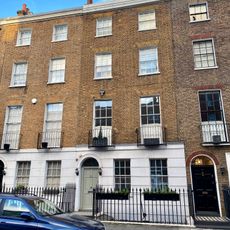 52, Upper Montagu Street W1