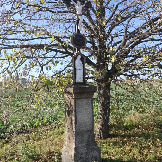 Kříž u silnice jižně od Radkovic u Hrotovic