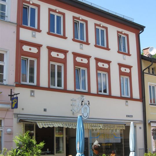 Wohn- und Geschäftshaus