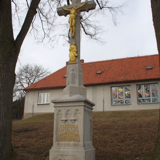 Kříž u školy v Šebkovicích