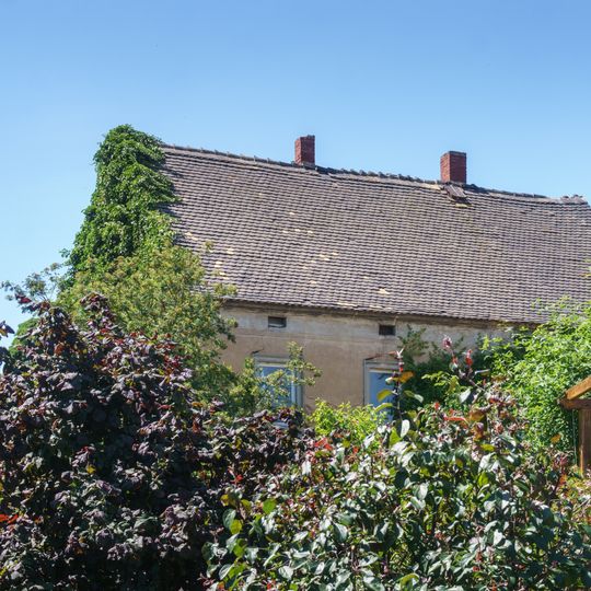 Auszugshaus eines ehemaligen Dreiseithofes Straße der Einheit 6