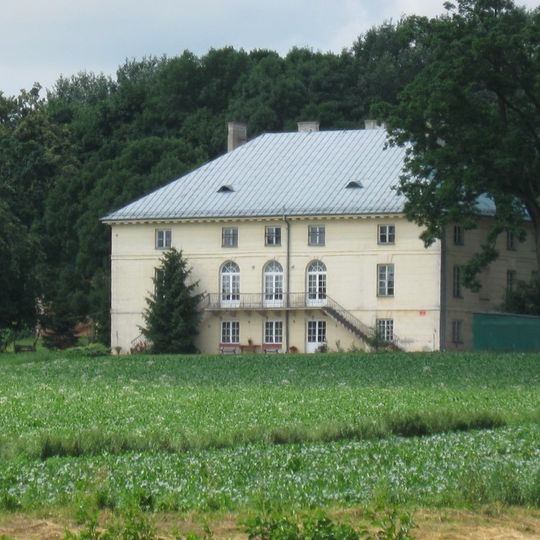 Zespół pałacowy w Bronicach