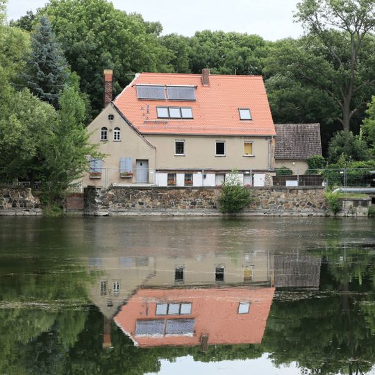 Mühle, Wohnhaus und Scheune eines Mühlenanwesens Wölkau