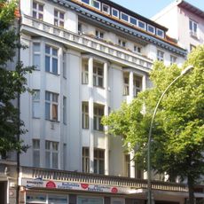 Mietshaus & Gewerbehof Kolonnenstraße 26