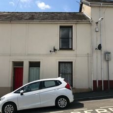 No 7 including railings and gate