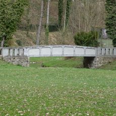 Lávka přes Klenici v parku Štěpánka jižně od tenisového klubu