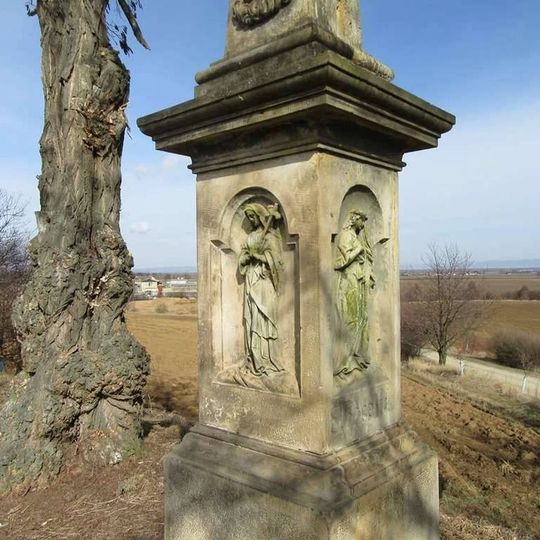 Kříž u Seničky při polní cestě