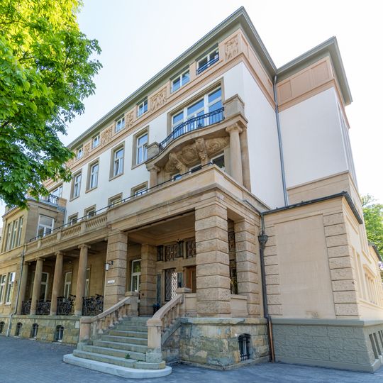 Adenauerallee 120–122