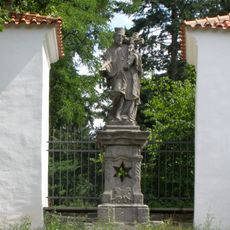 Socha svatého Jana Nepomuckého u bývalé severní brány zámeckého parku Vrchotovy Janovice