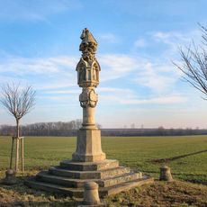 Sloup Panny Marie ve Vojnici jižně od obce u silnice