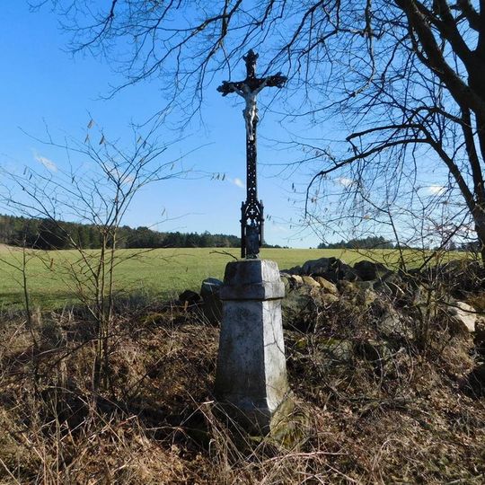 Kříž východně od Familie