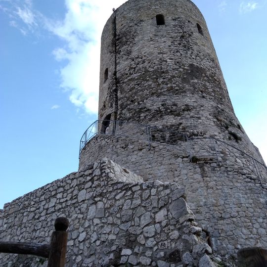 Complesso castellare torre angioina