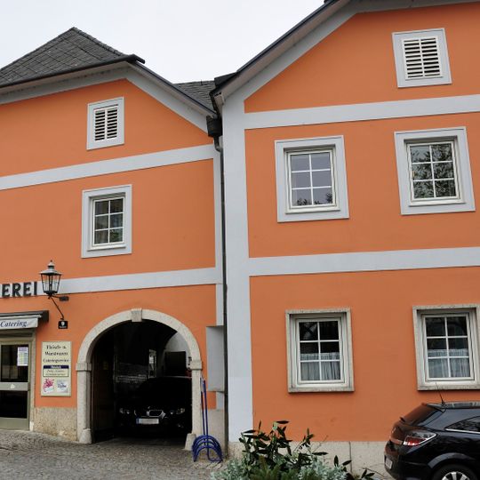 Wohn- und Geschäftshaus, ehem. Fleischhackerhaus