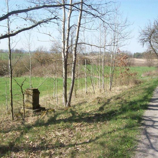 Kříž jižně od Chlumu