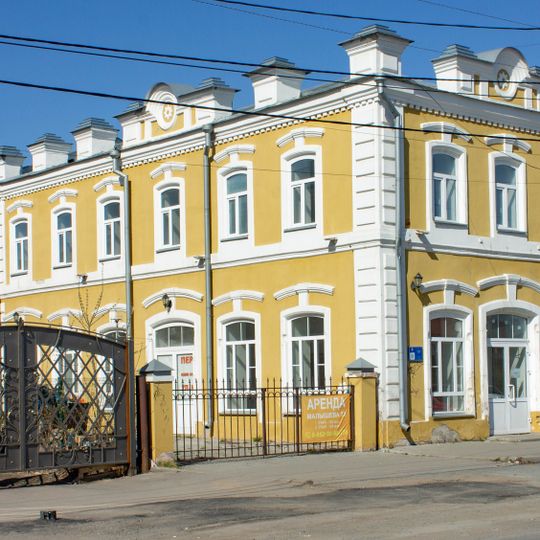 Доходный дом с магазинами