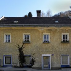 Wohn- und Geschäftshaus