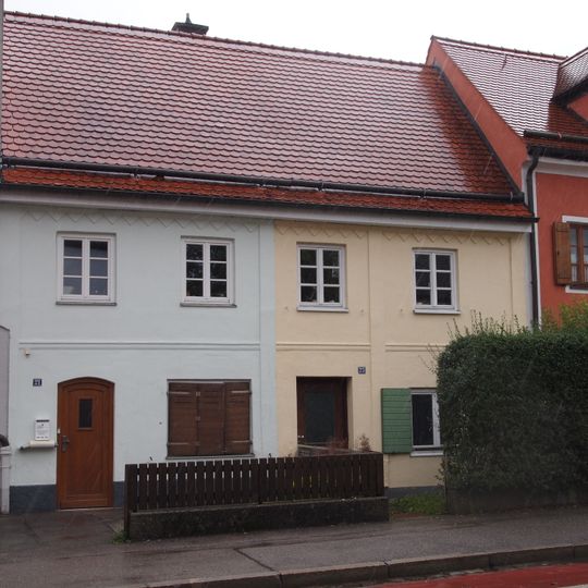 Ehemaliger Teil eines Bauernhauses, jetzt Doppelhaus mit Nr. 21