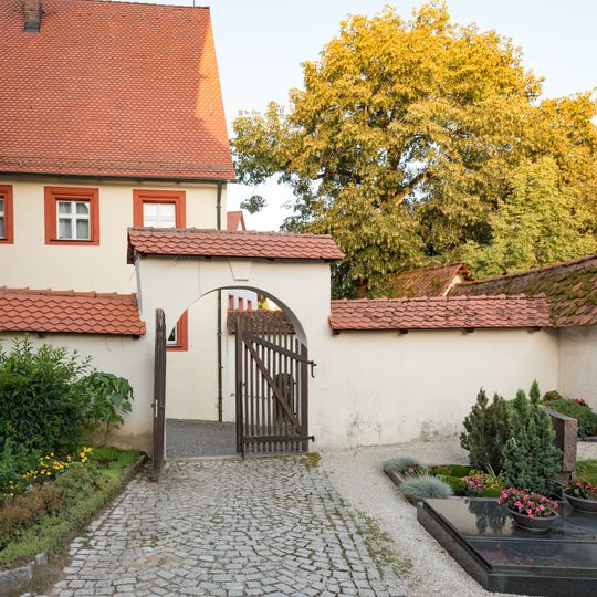 Friedhofsmauer Kirchplatz 5