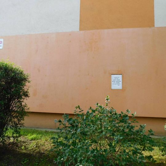 Pamětní deska padlým v Pražském povstání v ulici Na Strži v Praze