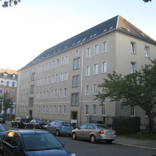 Wohnhauszeile Bernhardstraße 30; 32