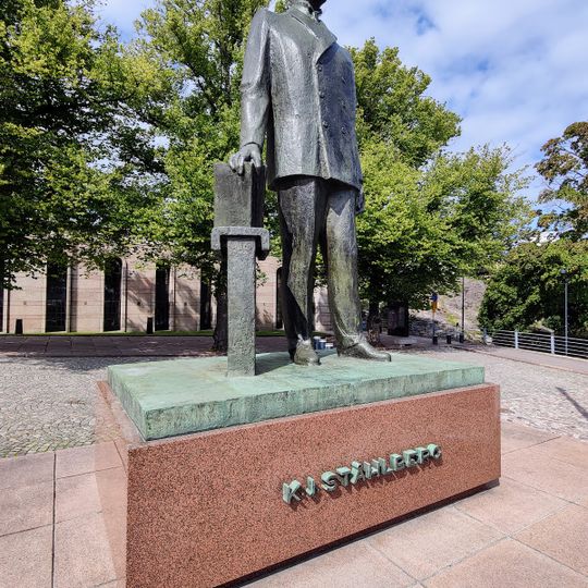 K. J. Ståhlberg's memorial statue