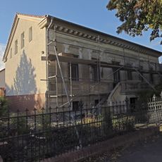 Wohnhaus & Einfriedung & Stall & Pflasterung Gartenstraße 1