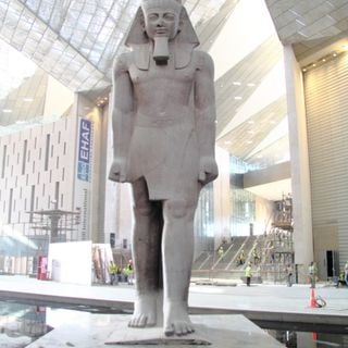 Colosal estatua de Ramsés II en Menfis