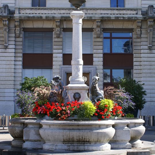 Fountain on the bridge over the Suze