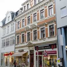 Wohn- und Geschäftshaus in geschlossener Bebauung Innere Schneeberger Straße 9