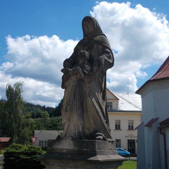 Socha svaté Anny u kostela v Levínské Olešnici