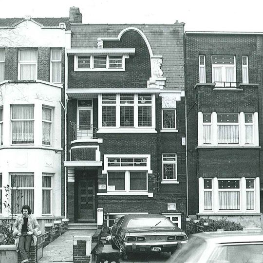 Burgerhuis in art deco aan Bredabaan 658