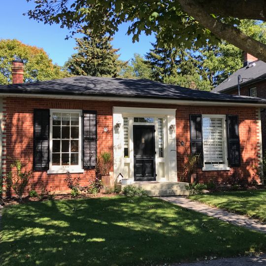 James Leslie Cottage