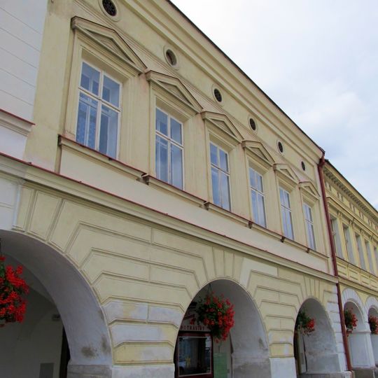 Husovo náměstí 1240