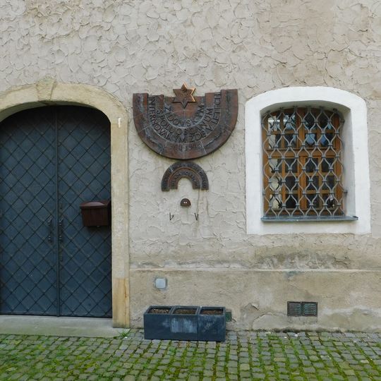 Pamětní deska židovským spoluobčanům na hradě v Mladé Boleslavi