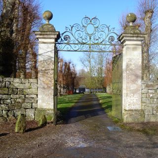 Gates And Gateposts To Driveway To Avebury Manor