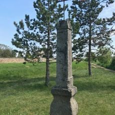 Boží muka západně od hřbitova v Dobřichově