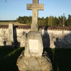 Hřbitovní kříž na hřbitově v Zahrádkách