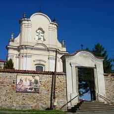 Ogrodzenie zespołu klasztornego z bramką na cmentarz przykościelny