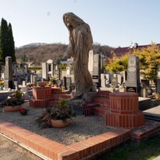 Grave of Fischer family with statue of Christ in Libčice nad Vltavou