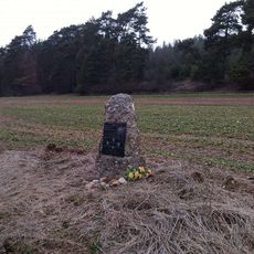 Památník severně od Záluží