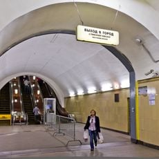 Эскалаторные спуски станции метро Рижская